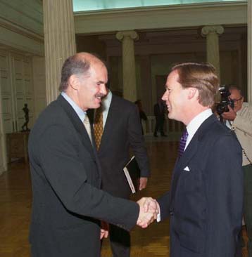 Συνάντηση Παπανδρέου με Μπερνς και τηλεφωνική επικοινωνία με Γιοβάνοβιτς