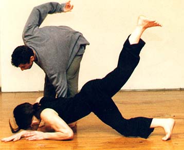 Α/αντιλογία με την ομάδα της Μαρίας Τσουβαλά στο Μέγαρο