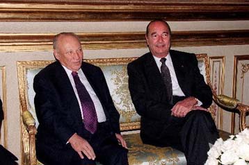 Στην Κύπρο το Μάρτιο ο Φερχόιγκεν- Θετικές οι επαφές Κληρίδη στη Γαλλία