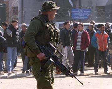 ΟΗΕ και ΝΑΤΟ παραβιάζουν τα ανθρώπινα δικαιώματα στο Κόσοβο