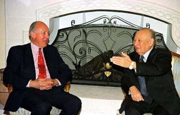 Αλβαρο ντε Σότο και Γ.Παπανδρέου συζητούν το Κυπριακό