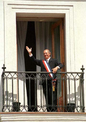 Φόρο τιμής στον Σαλβαδόρ Αλιέντε αποτίει ο νέος πρόεδρος της Χιλής