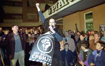 Συνεχίζεται η καταστολή των ΜΜΕ της Σερβίας