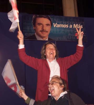 Νίκη με αυτοδυναμία αποσπά ο Αθνάρ – Κρίση στους Σοσιαλιστές