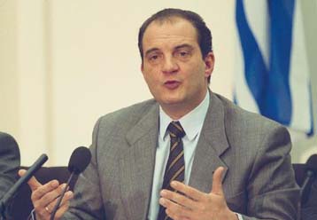 Ούτε μπορούμε ούτε θέλουμε να ρίξουμε τη Σοφοκλέους