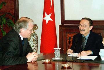 Η ΕΕ καθυστερεί τη διαδικασία ένταξης της Τουρκίας