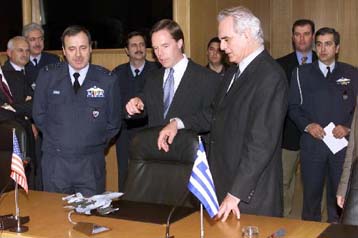 Υπεγράφη η συμφωνία για την προμήθεια 50 αεροσκαφών F-16