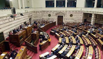 Aναψε η συζήτηση στη Βουλή για τον προεκλογικό αγώνα