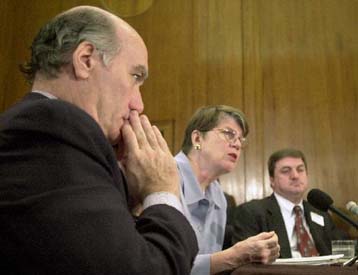 Αυστηρότερους νόμους για το κυβερνοέγκλημα ζητεί η Τζάνετ Ρίνο