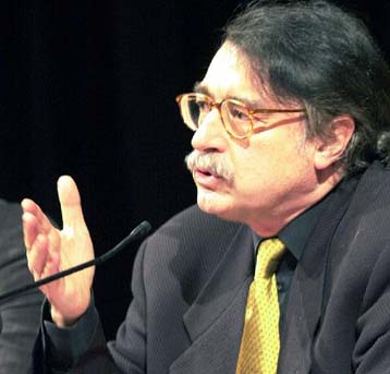 Ο Ιγνάσιο Ραμονέ στην Αθήνα για την τυραννία των ΜΜΕ