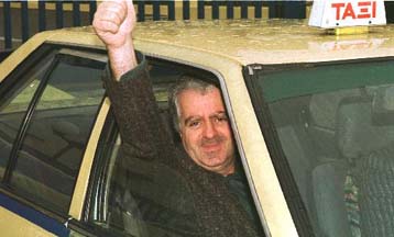 Αυξήσεις στα κόμιστρα ζητούν οι οδηγοί ταξί