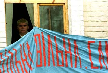 Υπό κατάληψη τα γραφεία του Κομμουνιστικού Κόμματος στην Ουκρανία