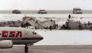 Αεροπορικό δυστύχημα με εννέα νεκρούς στο αεροδρόμιο της Μόσχας