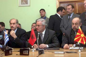 Με κοινό ανακοινωθέν σφραγίστηκε η τριμερής Ελλάδας-Αλβανίας-ΠΓΔΜ