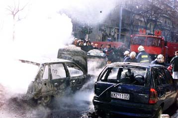 Μπαράζ μυστηριωδών εμπρησμών τα ξημερώματα της Πέμπτης στην Αθήνα