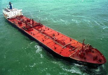 Αποκολλήθηκε χωρίς να προκληθεί διαρροή το δεξαμενόπλοιο που είχε προσαράξει στη Βαλτική