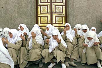 Οι γυναίκες εξακολουθούν να μην εκπροσωπούνται στην πολιτική