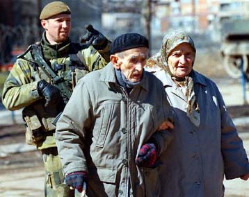 Γάλλοι στρατιώτες και Σέρβοι, τραυματίες σε επεισόδια στη Μιτρόβιτσα