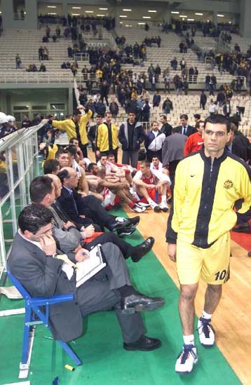 Με 2 έως 4 αγωνιστικές κεκλεισμένων των θυρών κινδυνεύει η ΑΕΚ