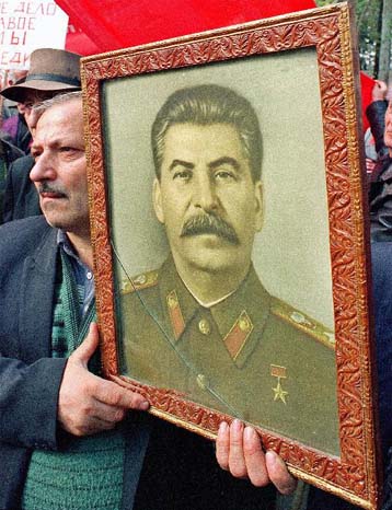 Νοσταλγοί του Στάλιν γιόρτασαν την 47η επέτειο από το θάνατό του