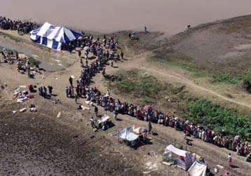 Με δυσκολία η παροχή ανθρωπιστικής βοήθειας προς τους πλημμυροπαθείς