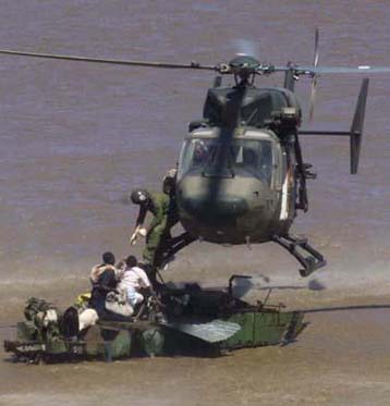 Επισπεύδεται η διεθνής ανθρωπιστική βοήθεια ενώ απειλούνται νέες βροχές