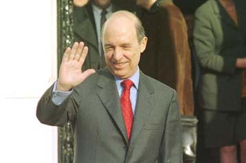 Νέο πακέτο παροχών ύψους 400 δισ. δραχμών ανακοινώνει ο πρωθυπουργός