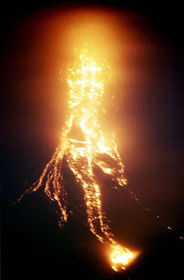 Εξερράγη ξανά το Μαγιόν – Ξύπνησε ηφαίστειο και στην Πόλη της Γουατεμάλα