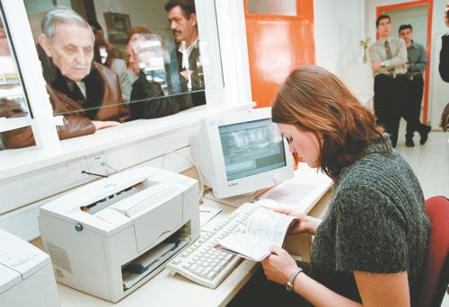Μείωση του αριθμού των ασφαλισμένων στο ΙΚΑ-ΕΤΑΜ