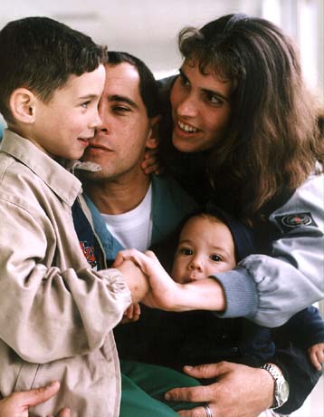 Στα δύο χωρίζει το Μαϊάμι ο μικρός Ελιάν