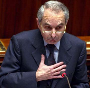 Ψήφο εμπιστοσύνης έλαβε η κυβέρνηση Αμάτο