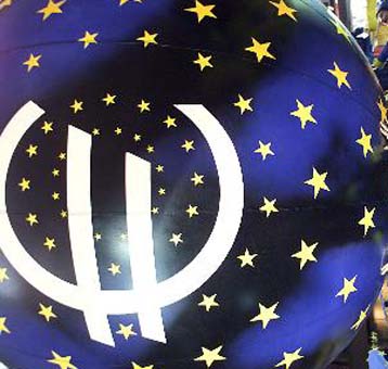 Συνεχίζεται η πτώση ρεκόρ του ευρώ – Εκτινάσσεται το δολάριο έναντι της δραχμής