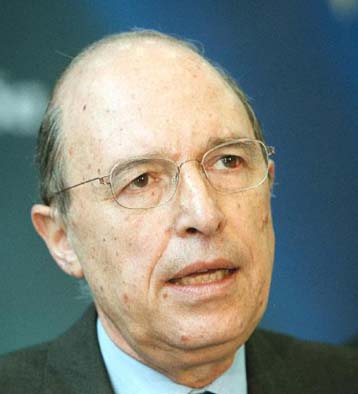 Και ο πρωθυπουργός στο χορό των ενστάσεων