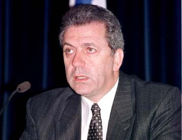 Τη μετατροπή της Αθήνας σε μητροπολιτικό δήμο πρότεινε ο Δ.Αβραμόπουλος