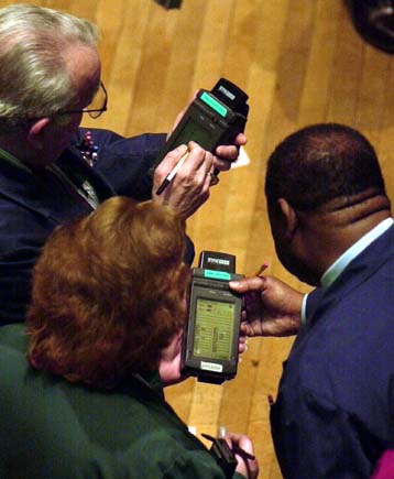 Ανοδος του Nasdaq και οριακές απώλειες του Dow Jones στο άνοιγμα της Τετάρτης