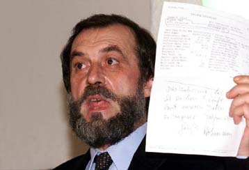 Στην Αθήνα ο Ντράσκοβιτς – Νέες παραιτήσεις στο υπουργείο Εξωτερικών