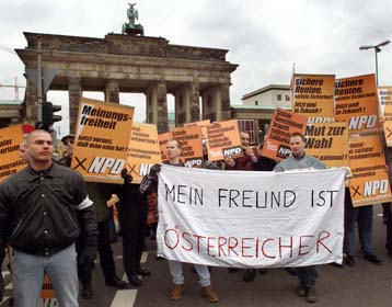 Νεαρός νεο-ναζί στη Γερμανία συλλαμβάνεται για απόπειρα εμπρησμού συναγωγής