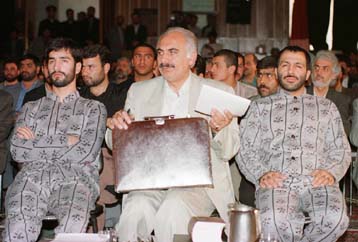 Επετράπη η έκδοση μιας εκ των 14 εφημερίδων που είχαν απαγορευθεί στο Ιράν