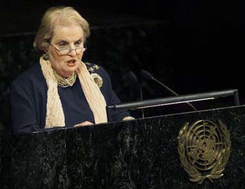 Η Μάντλιν Ολμπράιτ αποτιμά επτά χρόνια θητείας στο Στέιτ Ντιπάρτμεντ