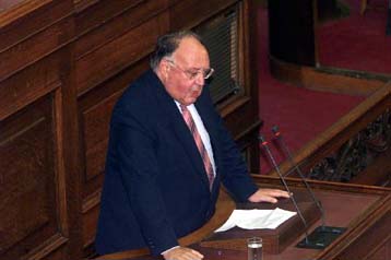 Ισως έπρεπε να χτυπήσει το καμπανάκι για το 2004