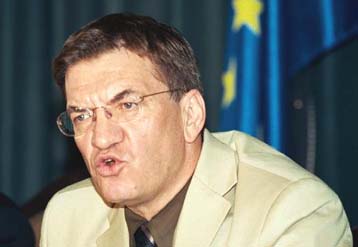 Διάλογο με όλους τους εκπαιδευτικούς φορείς πραγματοποιεί ο υπουργός Παιδείας