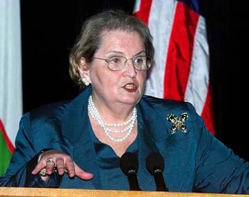 Σε ριζική αναδιάρθρωση του υπουργείου Εξωτερικών προχωρεί η Ολμπράιτ