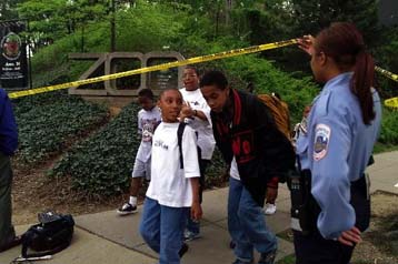 Συμμορίες ανηλίκων μετέτρεψαν σε πεδίο μάχης ζωολογικό κήπο στην Ουάσινγκτον