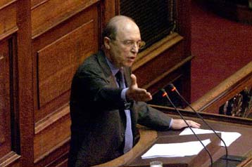 Εκκίνηση με τους καλύτερους οιωνούς αναγγέλλει ο Κ.Σημίτης μετά την παροχή ψήφου εμπιστοσύνης