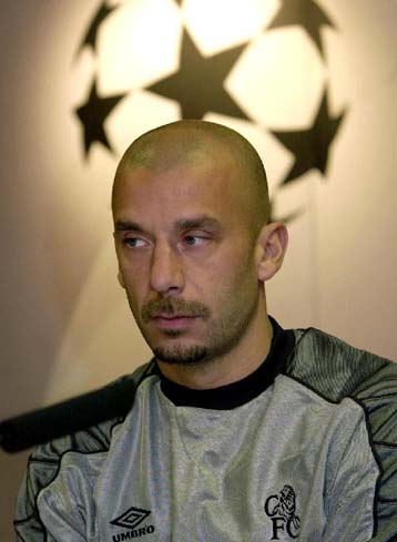 Εξαλλος ο Βιάλι απειλεί με παραίτηση