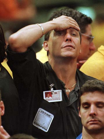 Η Microsoft παρασύρει σε μεγάλη πτώση τον Nasdaq τη Δευτέρα