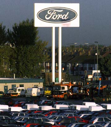 Ο Τόνι Μπλερ προσπαθεί να αποτρέψει το κλείσιμο εργοστασίου της Ford