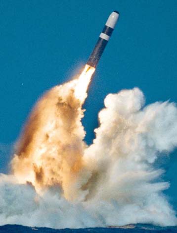 Συνεργασία ΗΠΑ και Βρετανίας για τη βελτίωση της απόδοσης των πυραύλων Trident