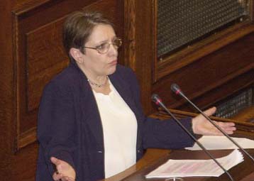 Σκληρή γλώσσα κατά της κυβέρνησης χρησιμοποίησε η Παπαρήγα στη Βουλή