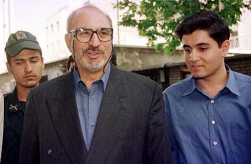 Συνεχίζονται οι διώξεις κατά του μεταρρυθμιστικού Τύπου στο Ιράν